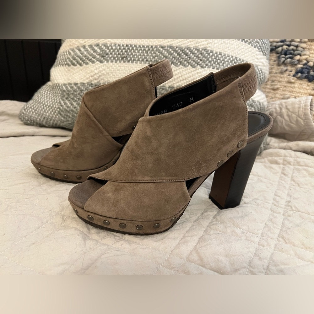 New Donald Pliner Jagger heels taupe suede size 6